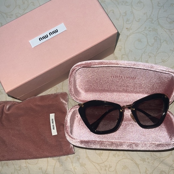 miu miu sunglasses - Picture 1 of 3